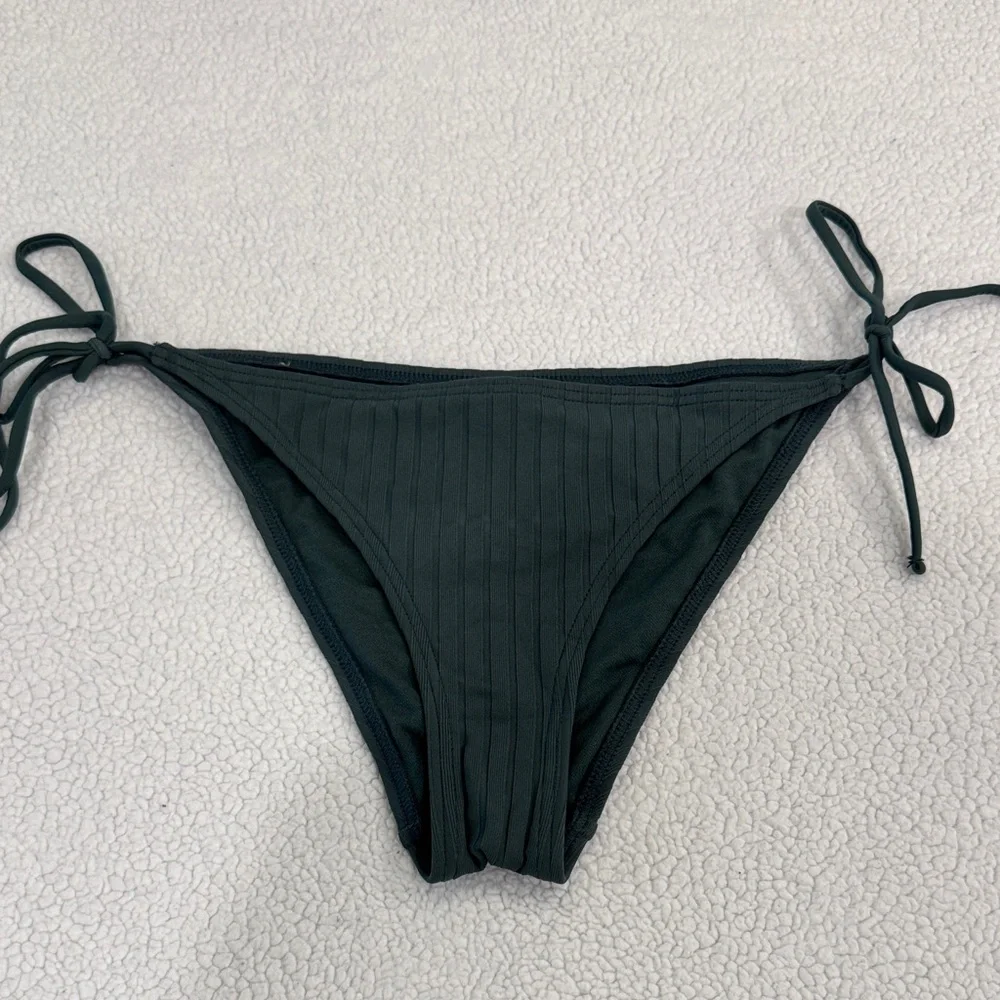 Green Triangle Bikini Set - Picture 6 of 7